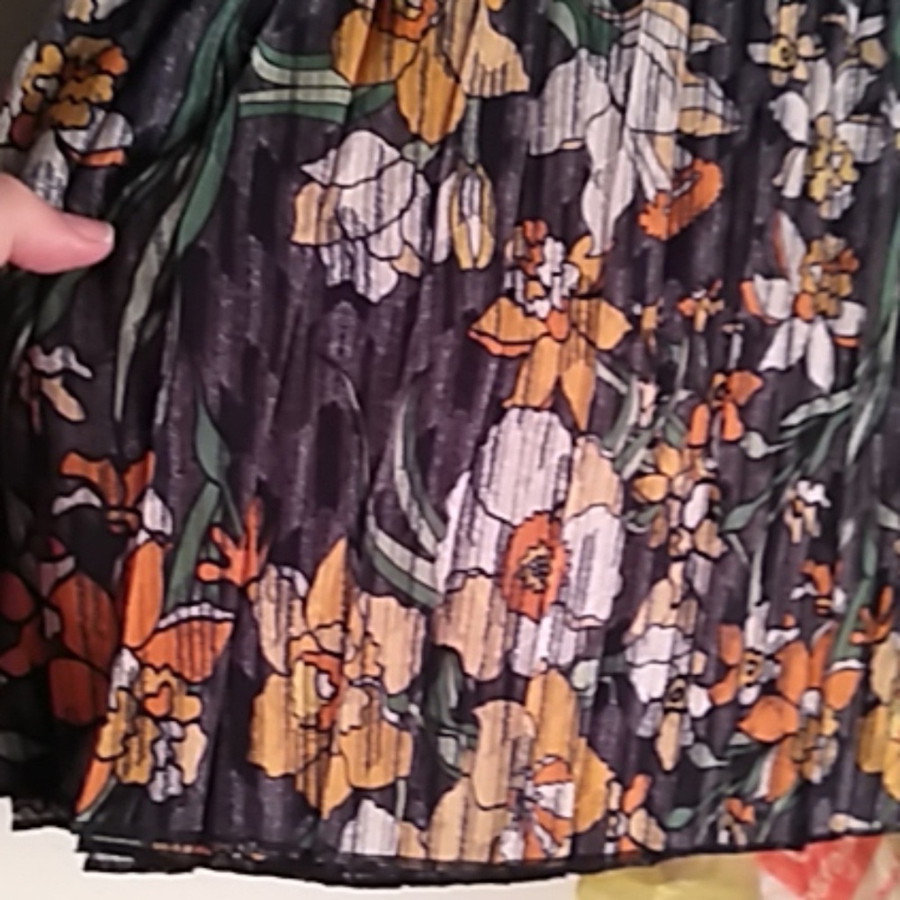 LulaRoe Deanne black skirt yellow floral L - Picture 3 of 8